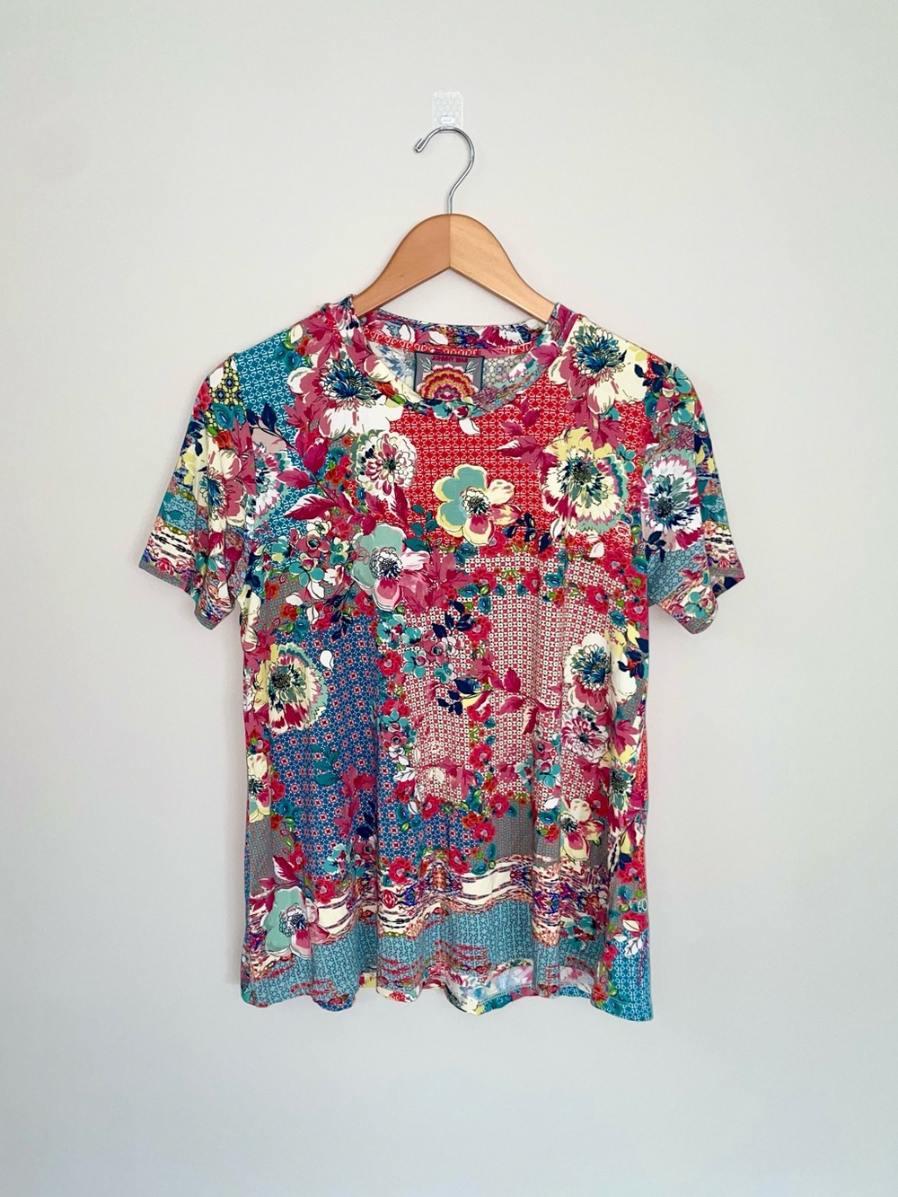Johnny Was Pink Red Teal Floral Patchwork Bamboo Stretch Short Sleeve Tee